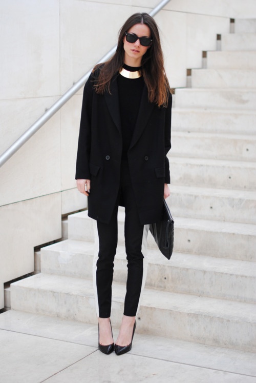all-black-fashion-with-gold-choker