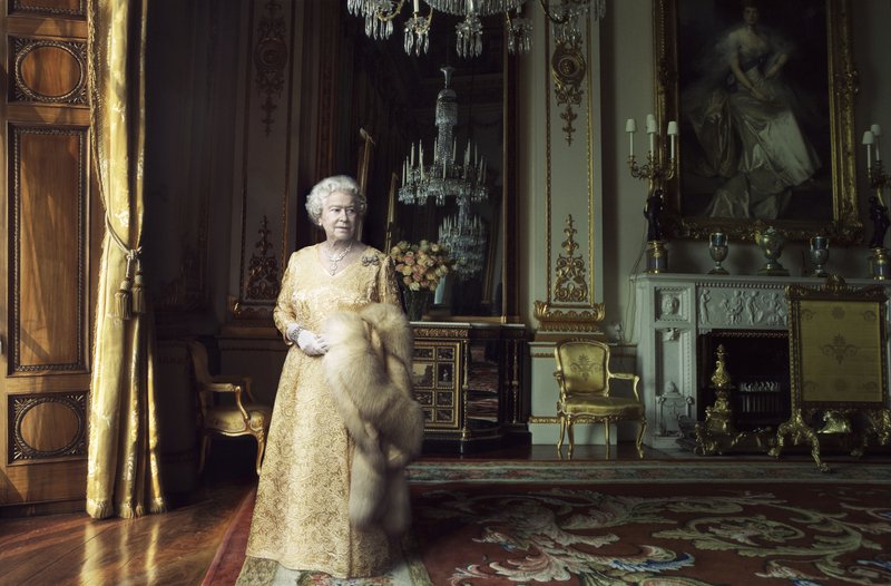 queen-elizabeth-ii-by-annie-leibovitz-02-big-thumb-800x526-78559